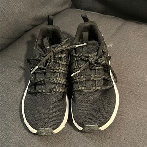 Puma Black and White Women's Sneakers Size 7